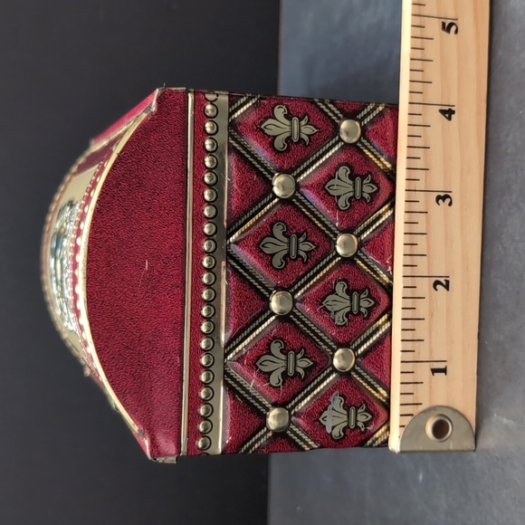 VGT, Medieval Themed Treasure Chest Red/Gold Trinket Box. - Picture 9 of 9